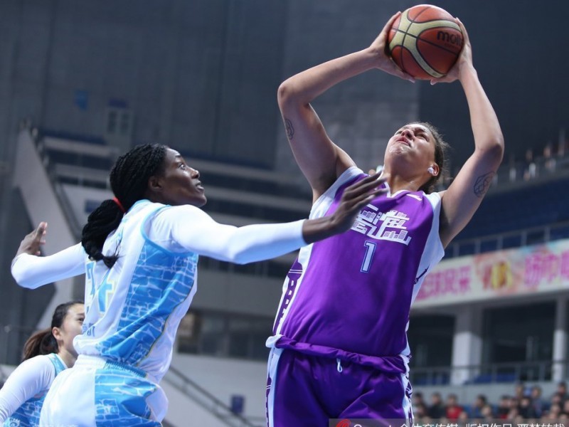 WCBA京沪大战经典回眸：坎贝奇篮下无双，邵婷率队激战