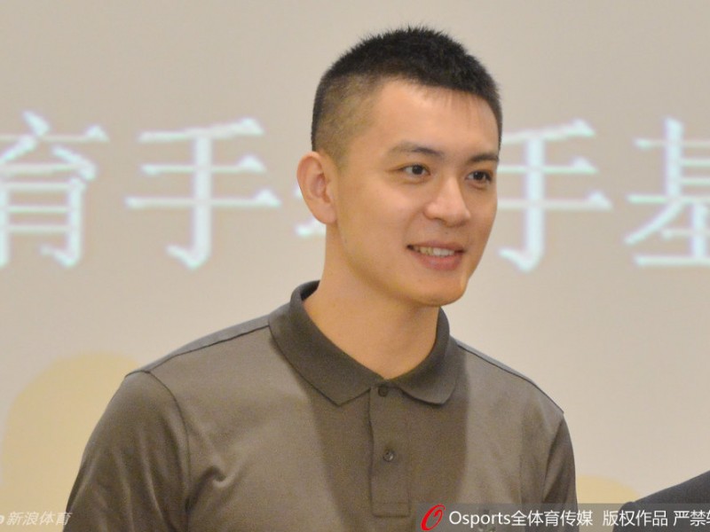 杨鸣现身助学讲堂：以篮球之名，点燃少年求学梦