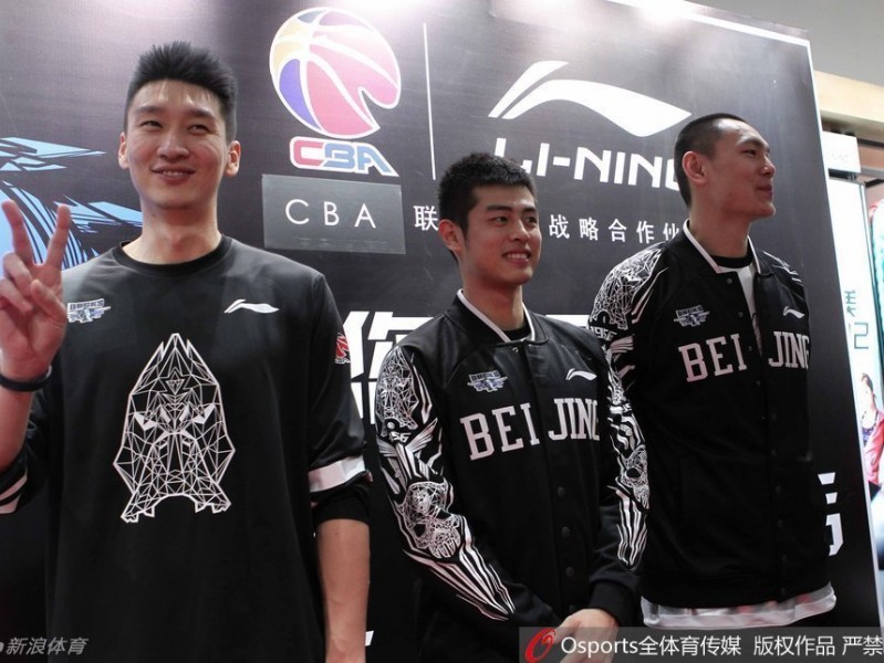 回首京城篮球记忆：孙悦方硕朱彦西与球迷的温情瞬间