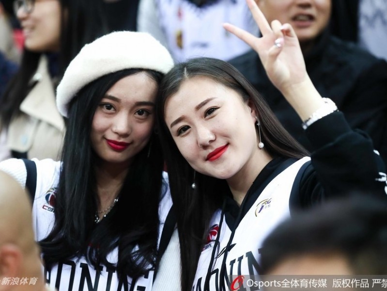 远征的赤木晴子：辽宁男篮的美女球迷客场闪耀记