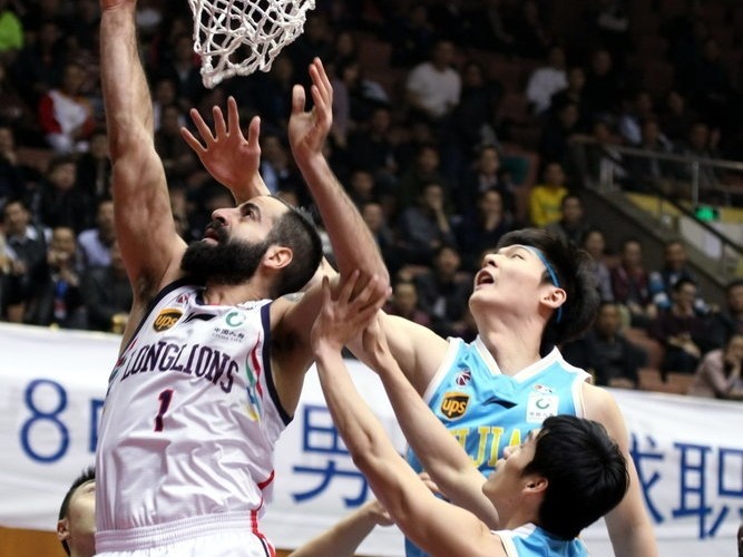 广州险胜福建终结连败，克里斯顿狂砍39分导演惊天大逆转