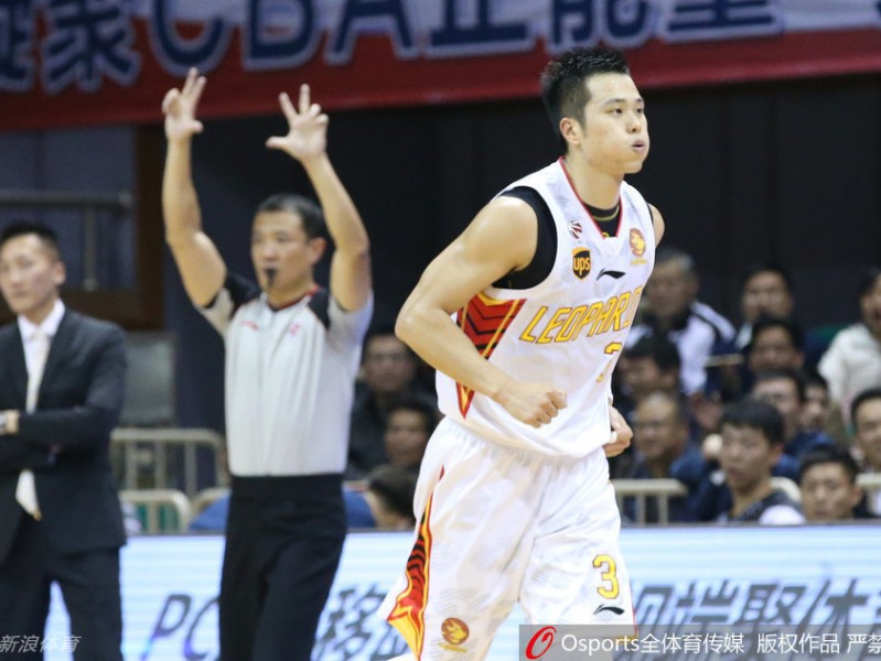 本土三分雨倾盆而下 孟铎十记三分射落山西富兰克林空砍三双