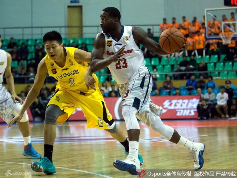 华南虎的悲壮一季：斯隆穿针引线，易建联带伤苦战，周鹏朱芳雨的老兵不死