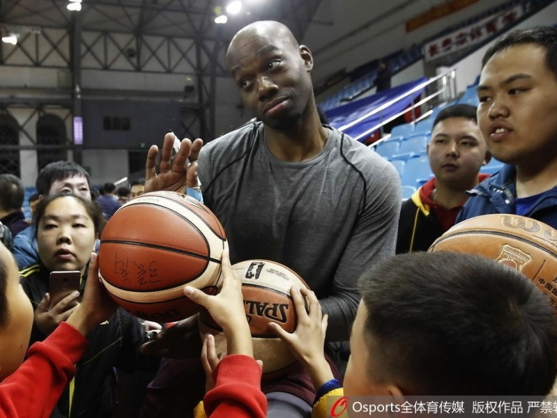 神鸟归巢欢乐多 吉林东北虎球迷开放日趣事一箩筐