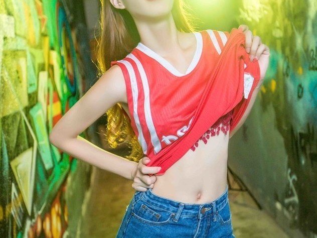 火箭时期周琦的追梦征途与红袍女球迷的深情守望