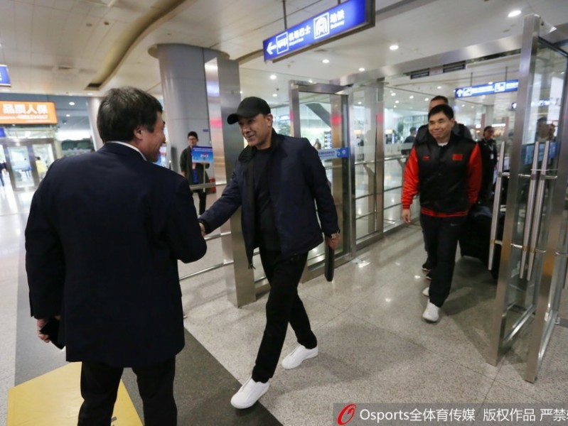 铁军新程：八一男篮抵宁波备战，青春风暴蓄势待发