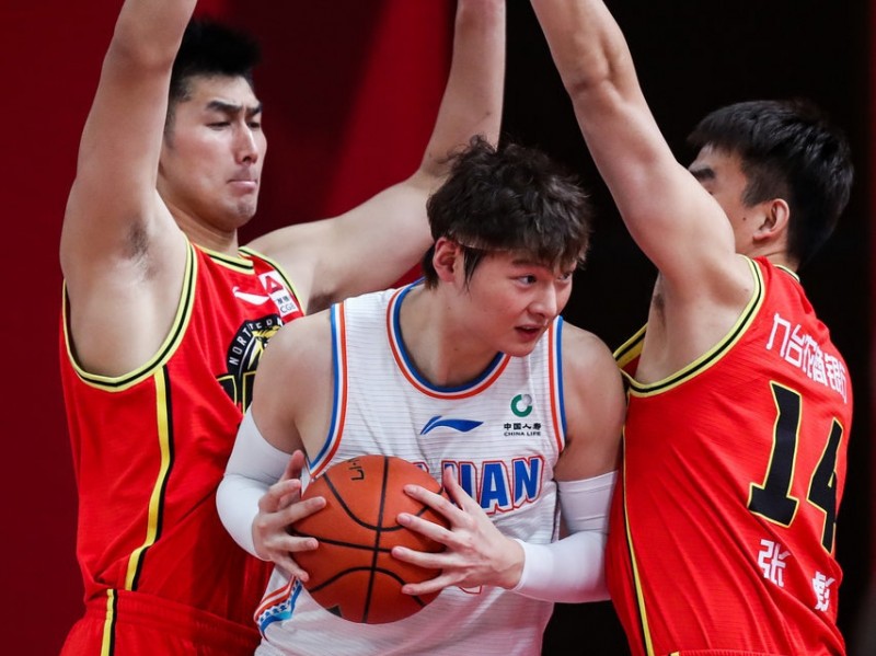 CBA激战：东北虎吞猫，福建豹发力虽败犹荣