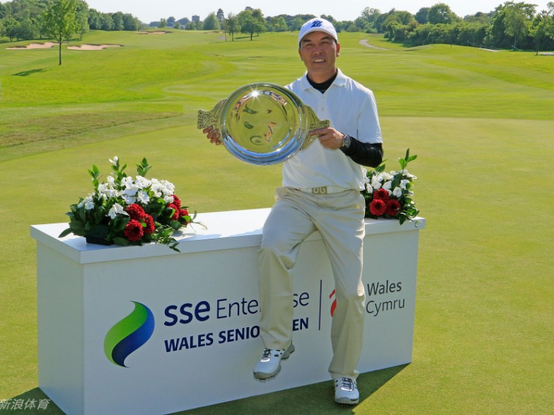 张连伟威尔士创历史 中国老将欧陆捧杯绽放光芒