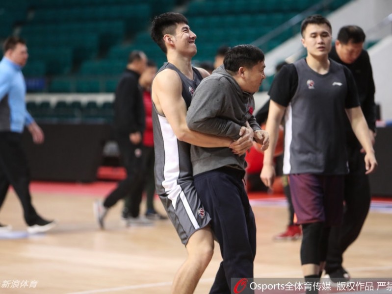 广州龙狮迎季后赛卡位战 三军用命苦练内功