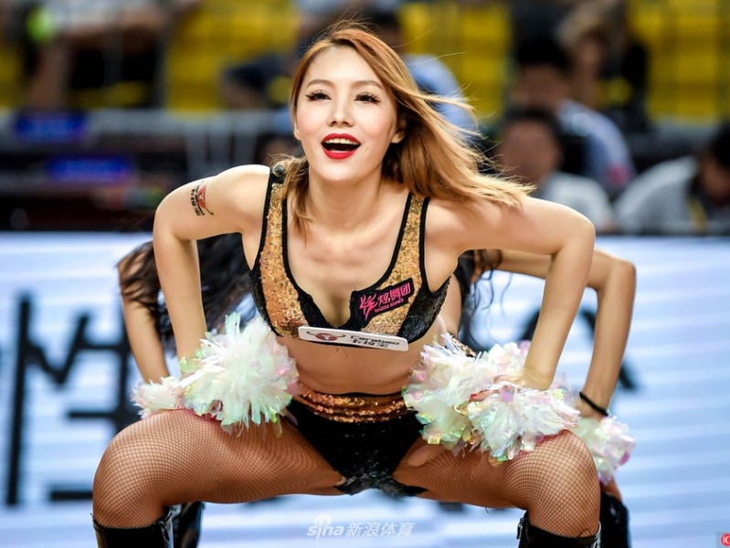 辣舞燃动郴州：亚冠杯赛场上的篮球宝贝与她们的超短裙风采