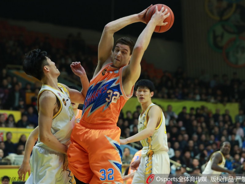 弗雷戴特与他的对手们：一则关于CBA江湖的对抗与合作叙事