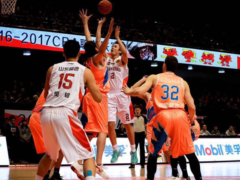 巅峰赛季回忆录：丁彦雨航与他的对手们书写CBA热血篇章