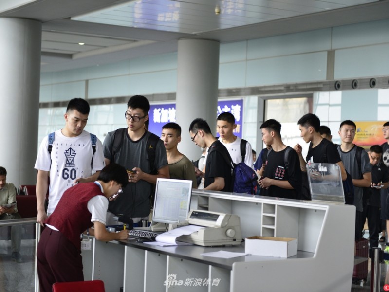 闵鹿蕾率京城男篮远赴重洋 生日当天开启美利坚特训之旅