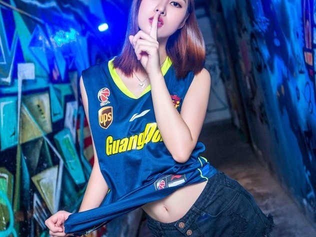 广东宏远篮球宝贝碎边短裙下的热血与柔光