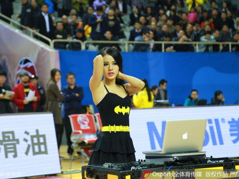 CBA赛场的别样风景：江苏肯帝亚主场美女DJ引爆五台山