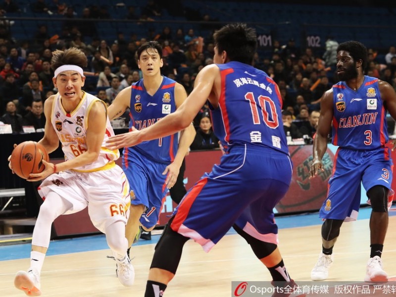 同曦主场末节崩盘饮恨，郭一飞空砍三十七分难救主