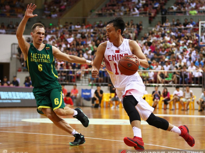 国奥男篮大胜立陶宛：青春风暴中的热血与锋芒