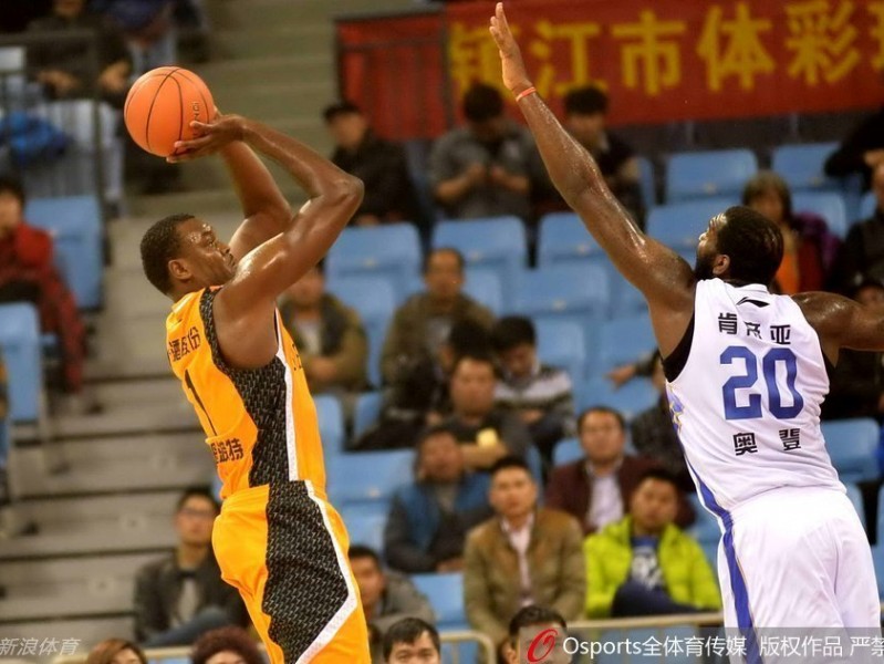 CBA那些年：大帝统治防守，胡雪峰老辣，伤病与热血交织的赛季