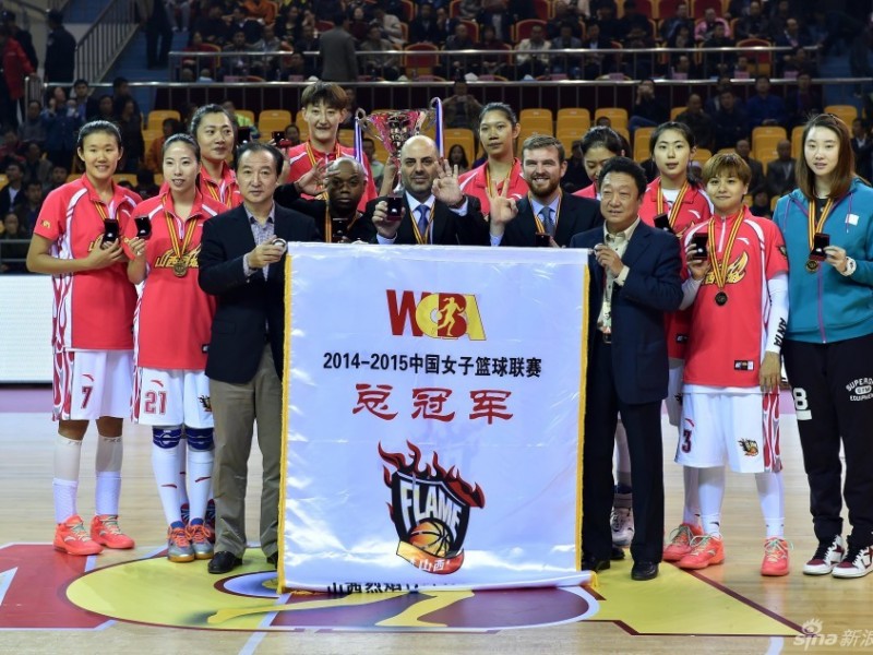 三冠王朝荣耀绽放 山西女篮新主场升起不朽旗帜