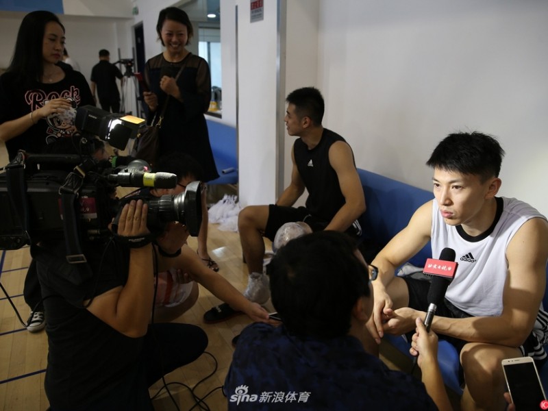 北京首钢重建启航，新援首秀获赞“球商高”