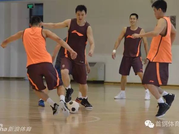 京城铁汉盼归来，首钢内线擎天柱朱彦西伤愈路上洒满汗与光