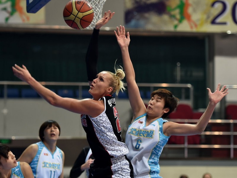 女篮风云·第二十六轮激战：北京狂胜广东止颓势，沈部大捷八一显威风