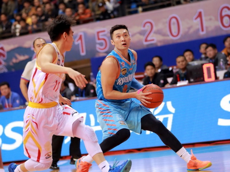 铁血战场铸辉煌：西热力江巧施妙手，刘炜篮下舞龙蛇