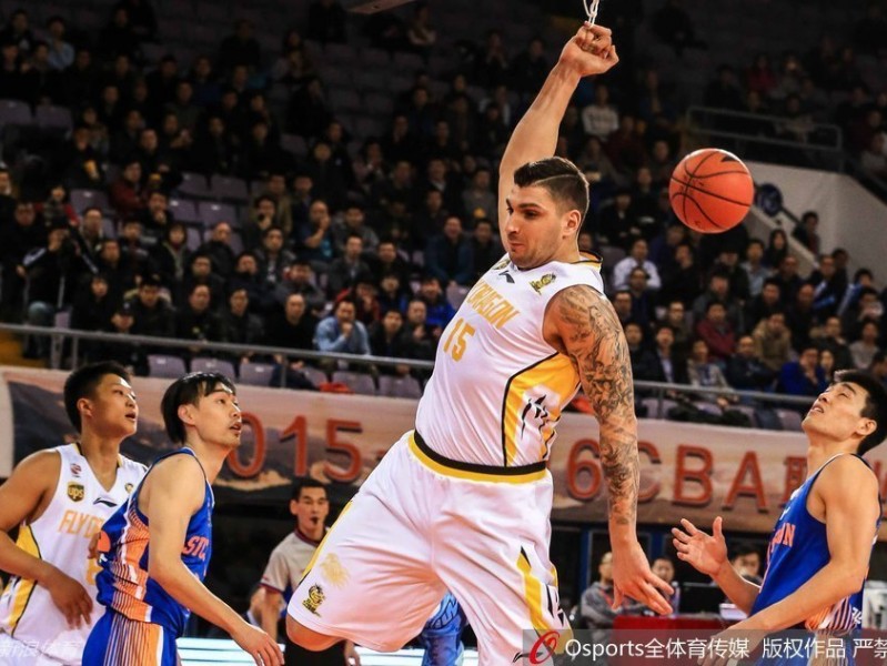 巴蒂斯塔力劈华山，林志杰奋不顾身，那些年CBA的热血瞬间