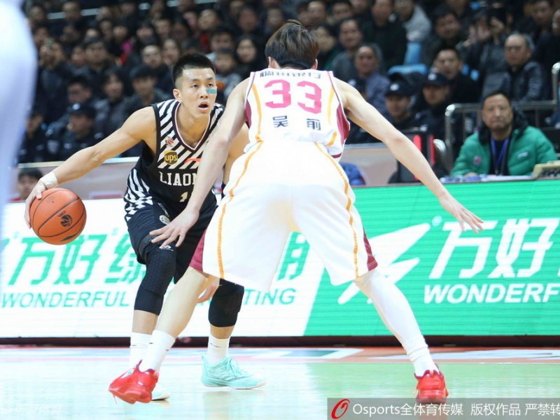 辽篮往昔峥嵘岁月稠：黑白双雄与本土尖兵的冠军拼图