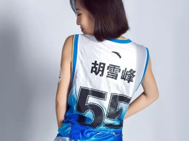 时光里的黄色战袍 胡雪峰不老传说再燃江苏篮球梦