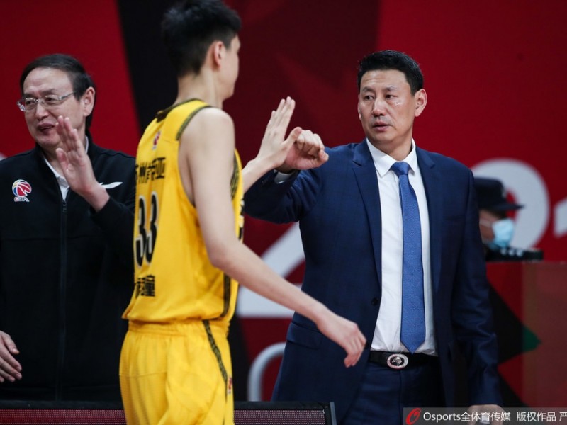 深圳男篮大逆转击败江苏肯帝亚，沈梓捷制霸内线送七连败