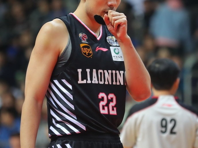 沪上寒夜，辽篮复仇：巴斯38分摧毁上海，郭艾伦末节统治比赛