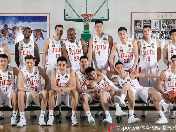 吉林男篮新赛季写真：东北虎的欢笑与“兰韦岩”的野心