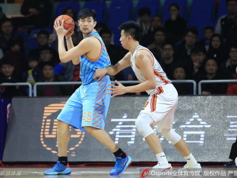 新疆客场力克八一取关键胜，亚当斯周琦闪耀全场