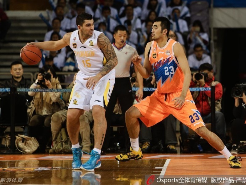 巴蒂斯塔硬撼张兆旭 CBA内线铁血对抗录