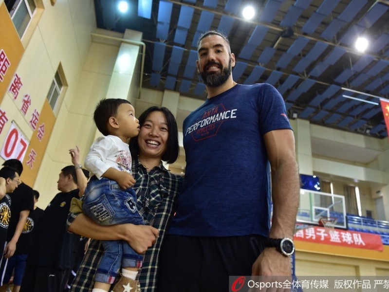 钻石之光闪耀校园：回顾斯科拉在太原五中的那场温暖邂逅