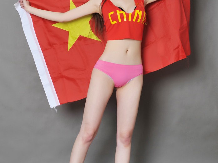 篮球宝贝燃情助威 中国男篮力克阿根廷迎斯杯首胜