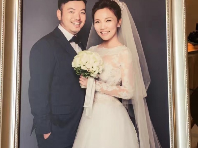 卢晓晴大婚现场纪实：捧花传递幸福，高球双姝见证浪漫时刻