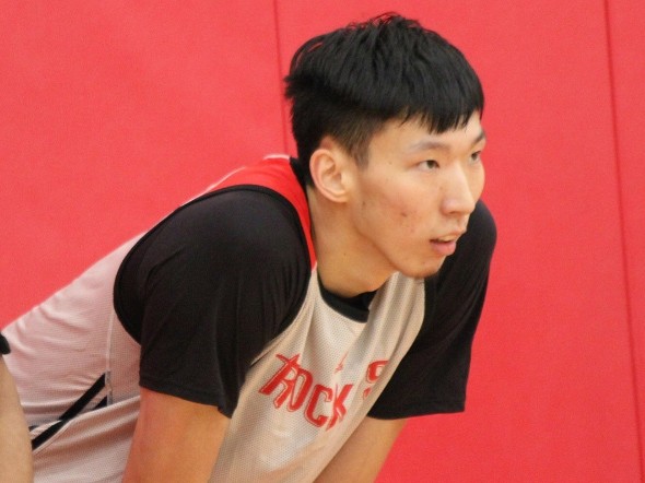 周琦融入火箭大家庭 全力备战夏季联赛展现实力