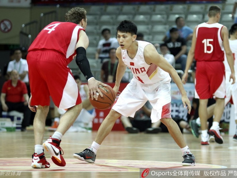 国奥男篮夏日激战：刘晓宇穿针引线，胡金秋与陶汉林铸就内线双塔