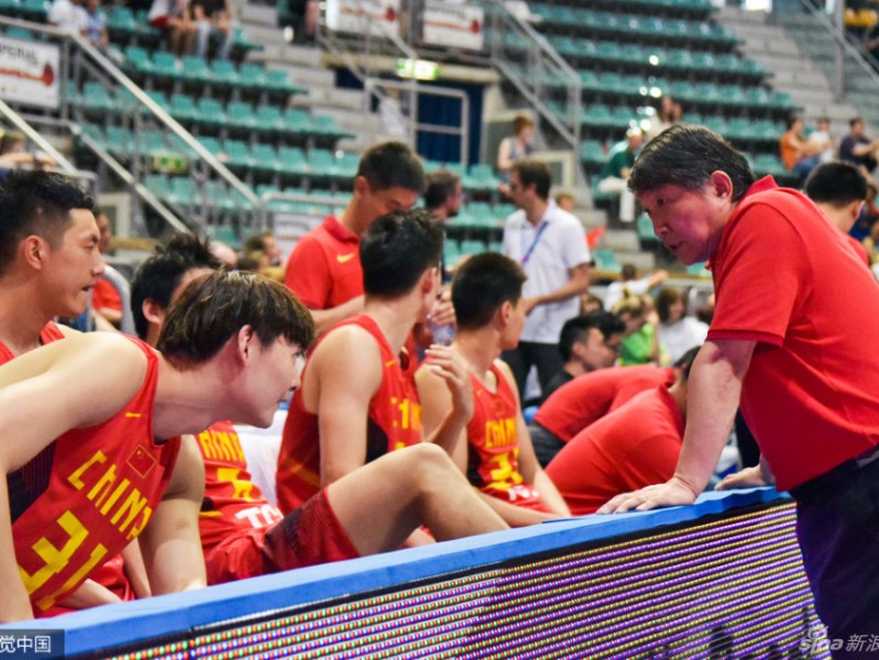 欧洲拉练硝烟起 男篮众将热血志