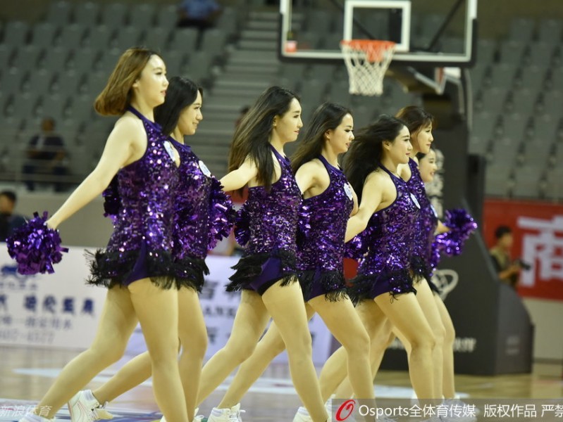 激情飞扬定格经典瞬间：回顾2016年沈阳国际男篮精英赛上的篮球宝贝