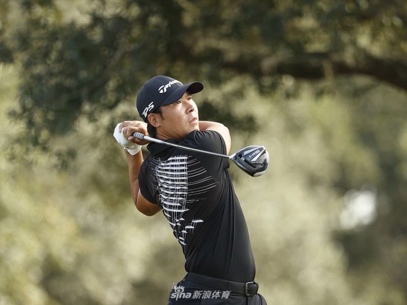 纪念公园的晨光：休斯敦公开赛首轮战况与光影