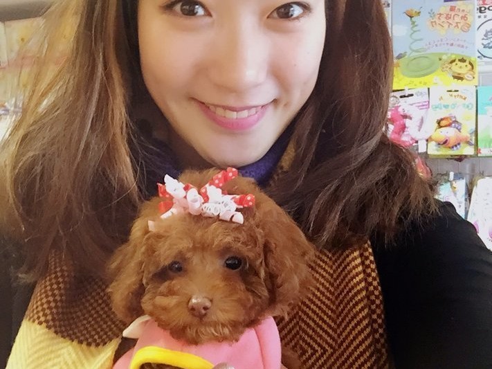 女篮王牌的另一面：李梦怀抱爱犬，赛场下的温柔时光