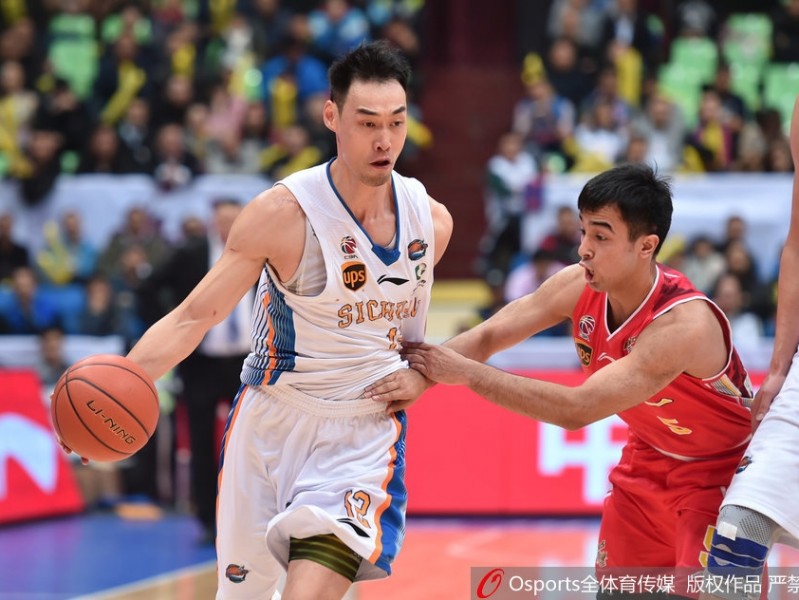 四川男篮力克八一迎赛季首胜 老将发威终结六连败