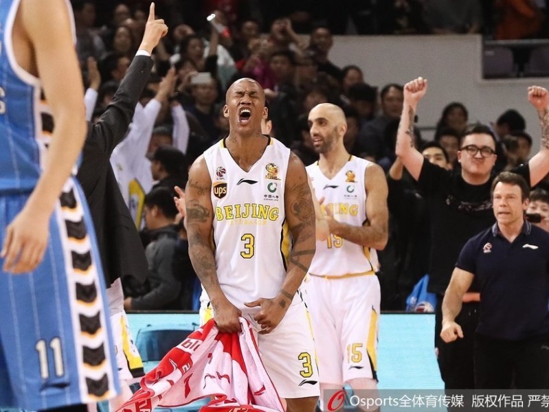 京城德比烽烟起 马布里六犯离场北控险胜首钢