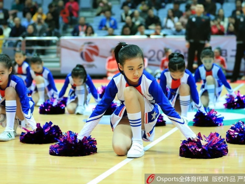 八一篮球小将萌动赛场 活力宝贝诠释篮球未来