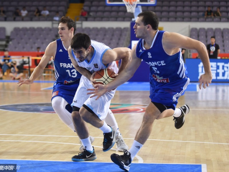 斯坦科维奇杯北京揭幕 法兰西男篮内线强攻击退阿根廷