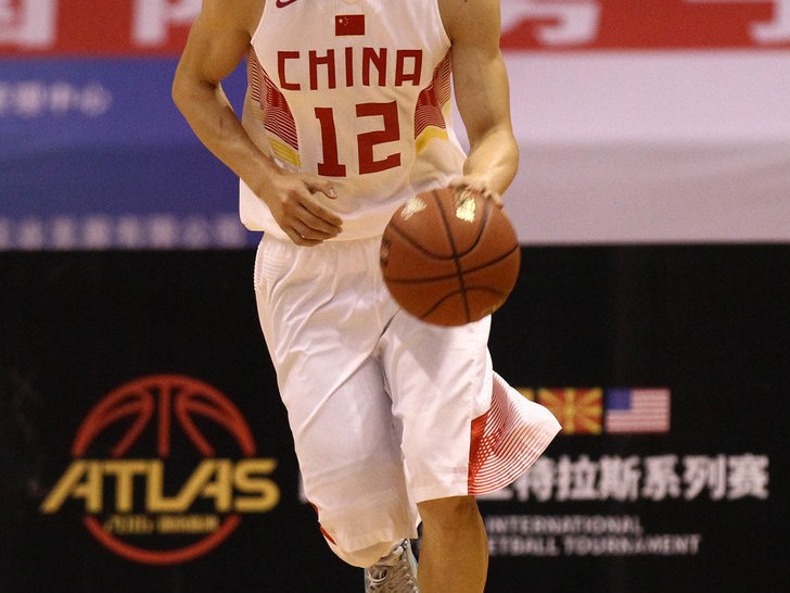 国奥男篮盛夏激燃：胡金秋内线擎天，吴前穿针引线