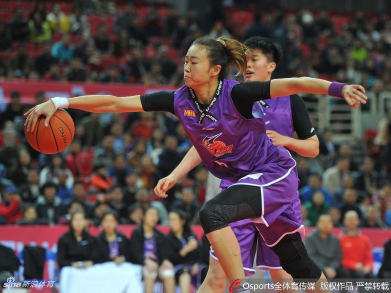 女篮赛场演巅峰对决，上海客场破八一不败金身